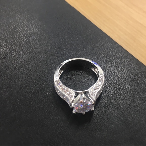 Sterling Silver Ring CZ - Picture 2 of 4
